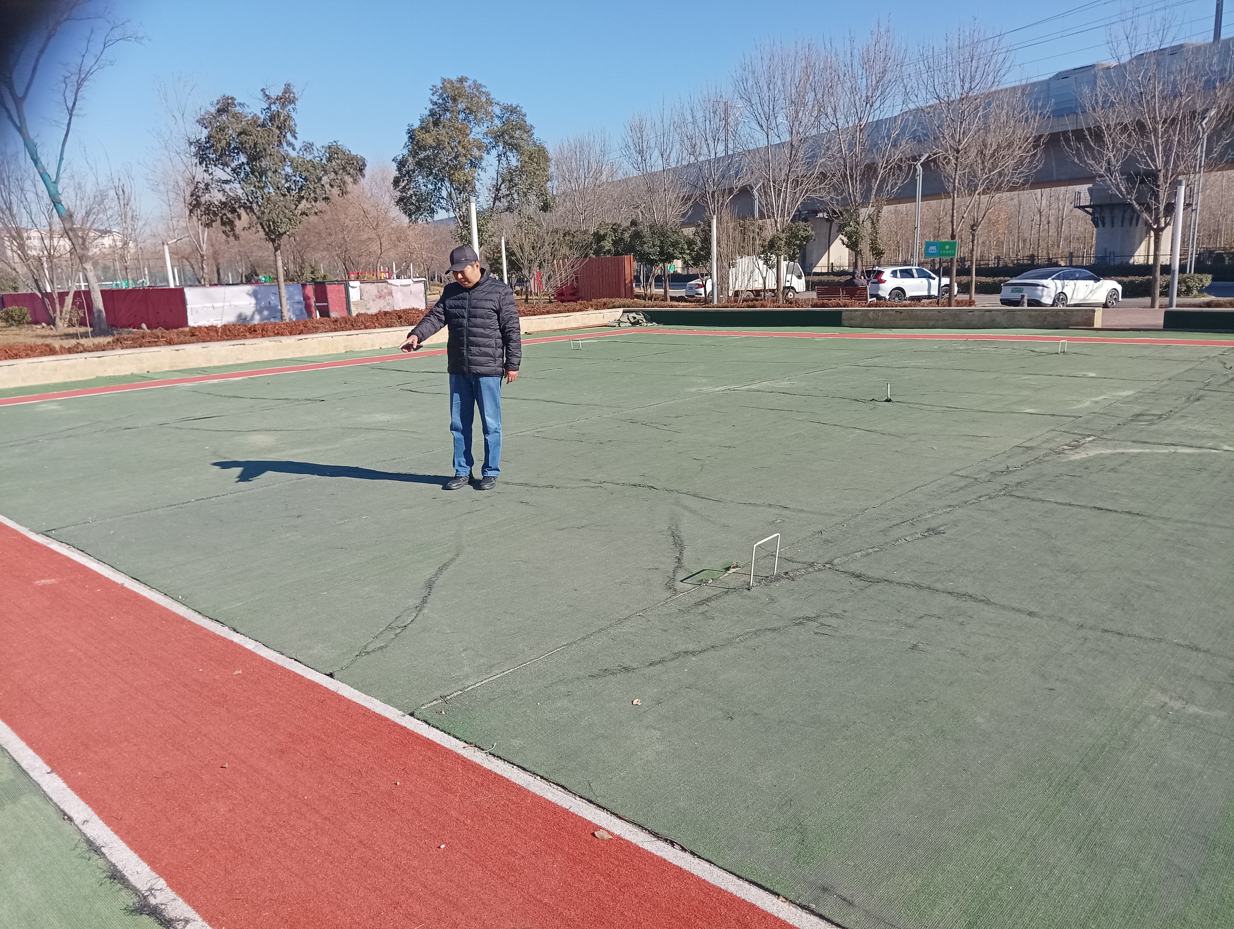 老年体协场地建设部负责人在现场指导