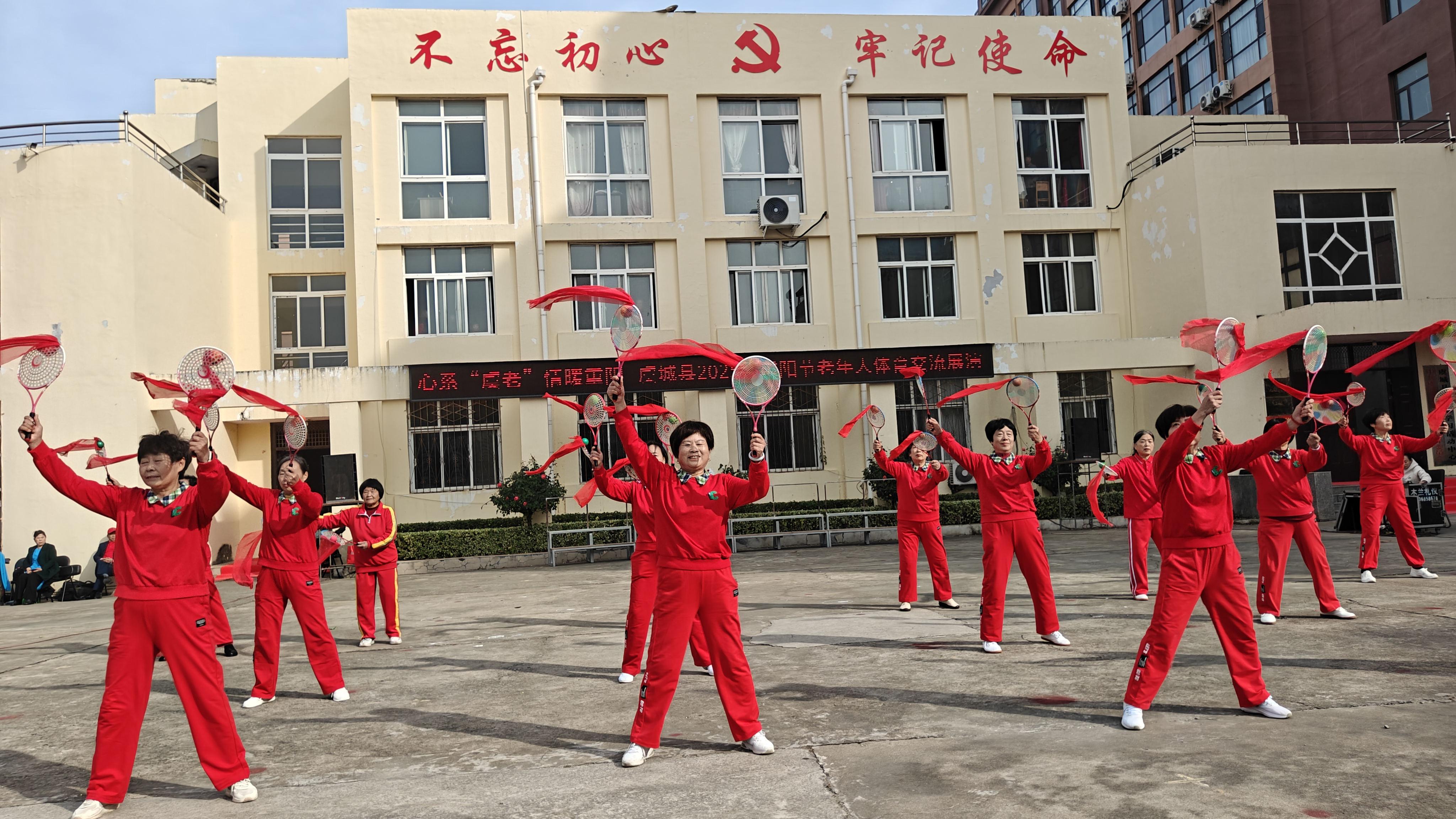 15虞城县柔力球协会 《祖国你好》