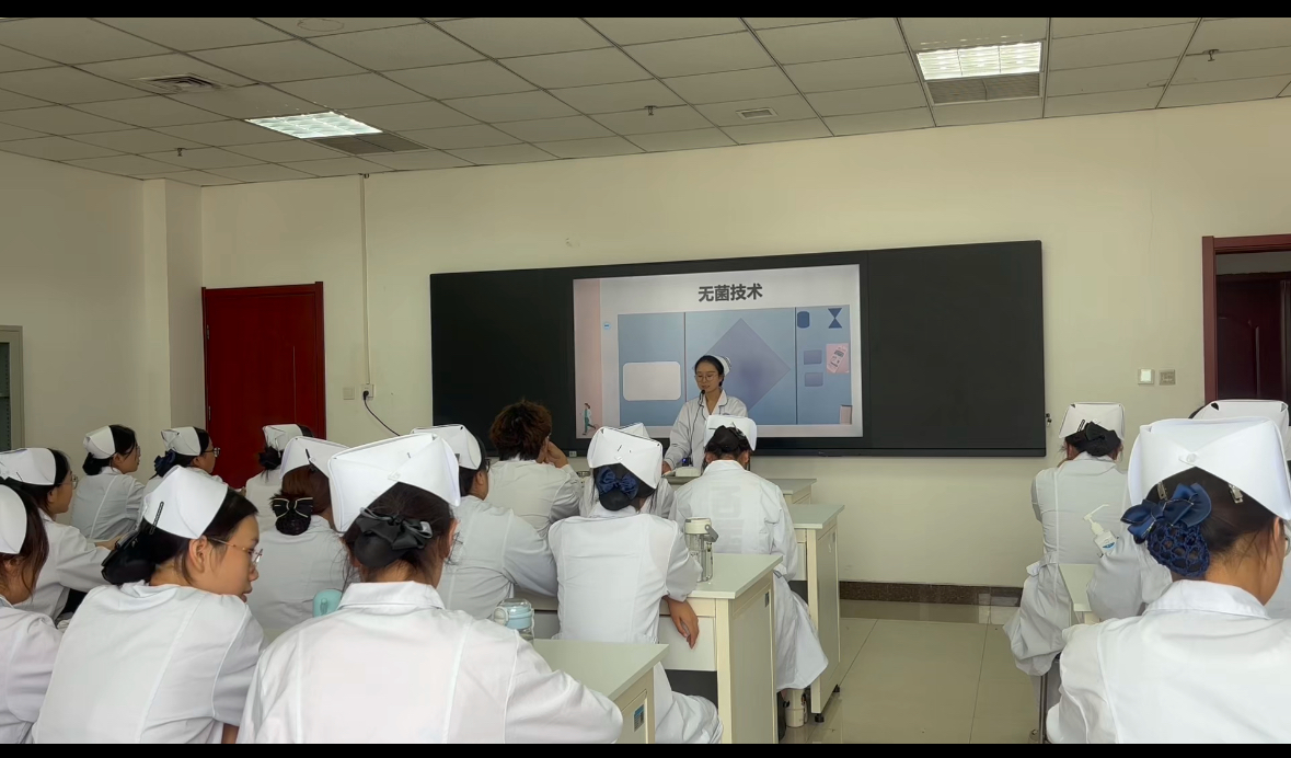 1核心课-基础护理学无菌技术课程上课照片